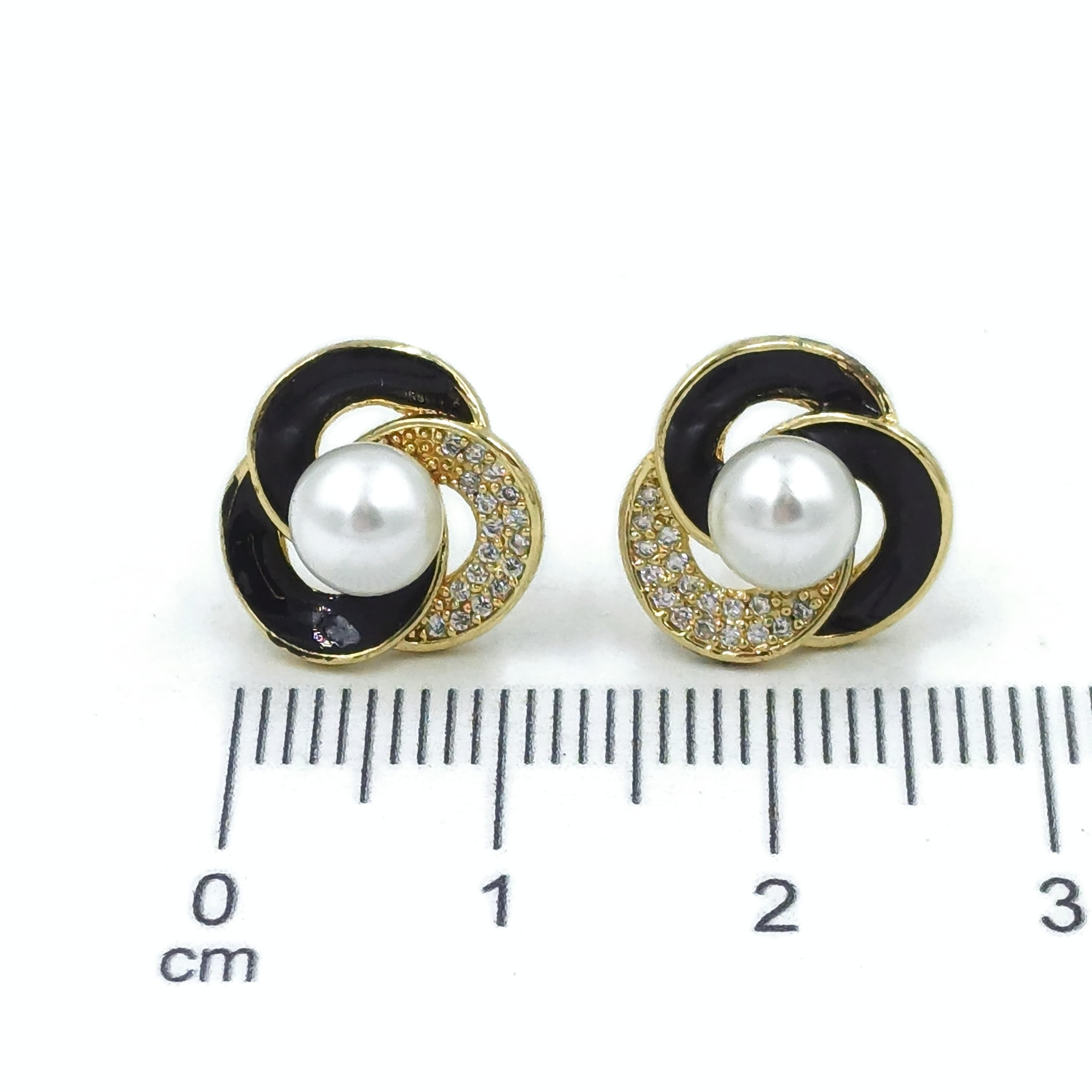 Arete nudo negro