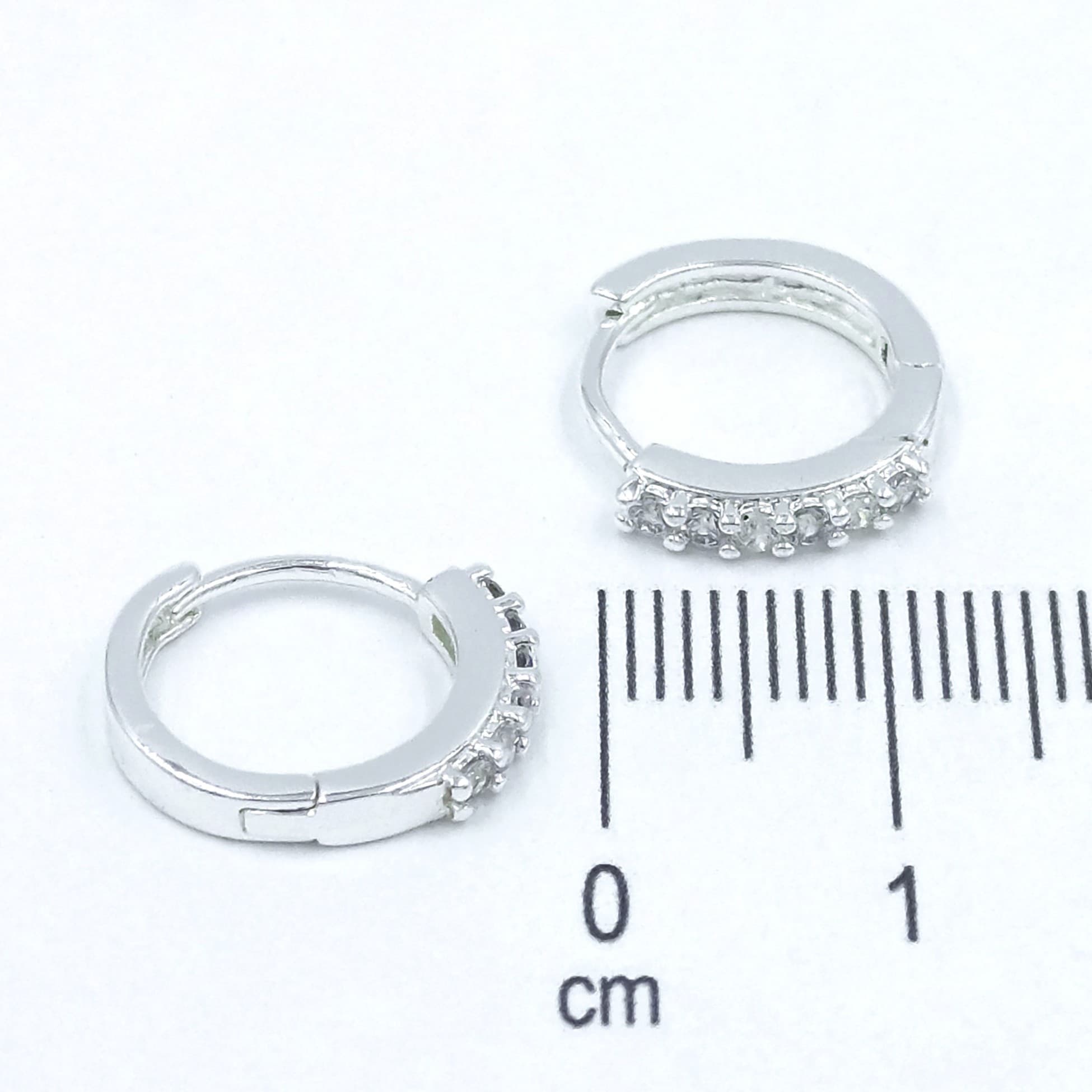 Candonga pequeña baño de plata micro zircón